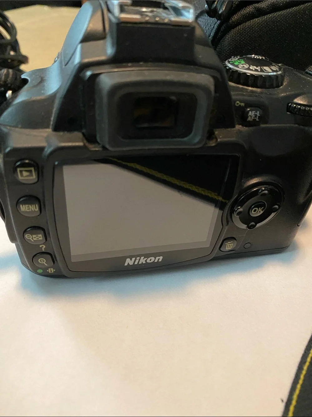 Nikon D40 Compact DSLR in Black with 18-55mm ZoomLens 6 pt 2mm STAR lensfilter